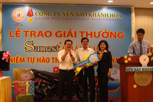 http://yensaokhanhhoa.com.vn/yensao/app/webroot/upload/images/Trao%20giai%20xe%20Airblade%20tai%20HCM%202.jpg